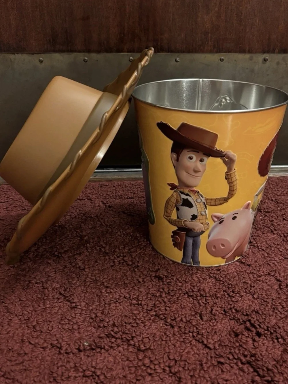 Toy Story 5 Popcorn Bucket w/Cowboy Hat Top Cinemark Pixar Woody Buzz Jessie Rex - Picture 1 of 6